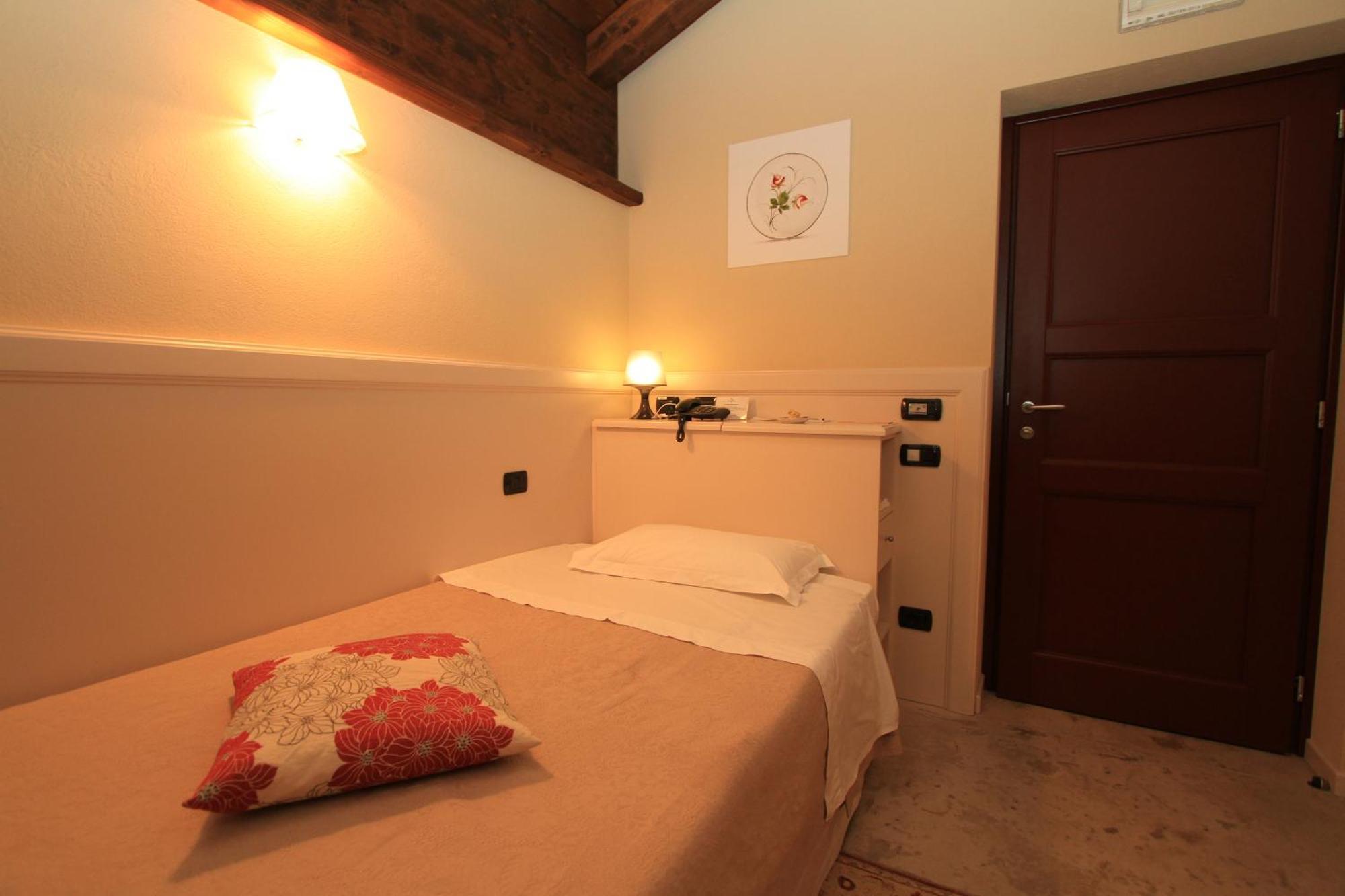 Albergo Della Ceramica Villanova Mondovì Pokoj fotografie