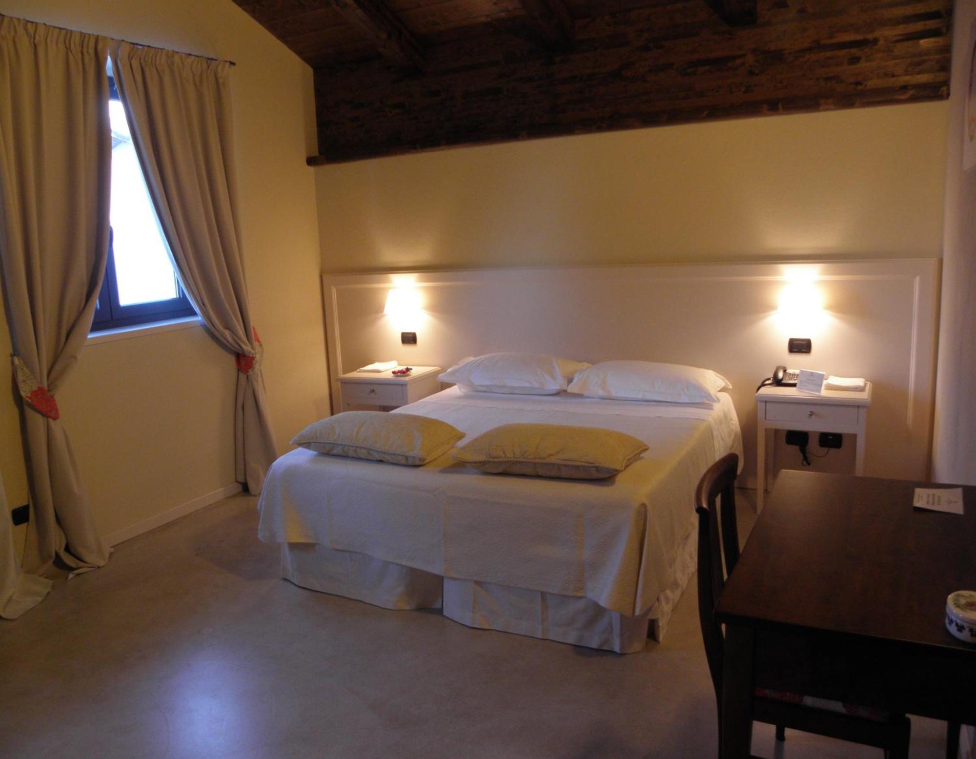 Albergo Della Ceramica Villanova Mondovì Pokoj fotografie